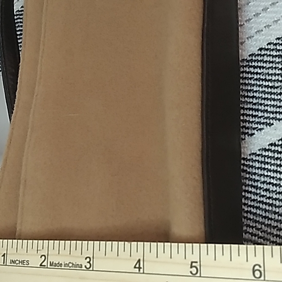 Wool & cashmere Mercedes Benz purse by Anne Bowen in Tan & dark brown leather. - Picture 11 of 13